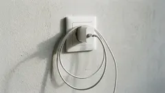 この「便利な」技術習慣は、すべてがオフに見える時でさえ電力とお金を無駄にしている